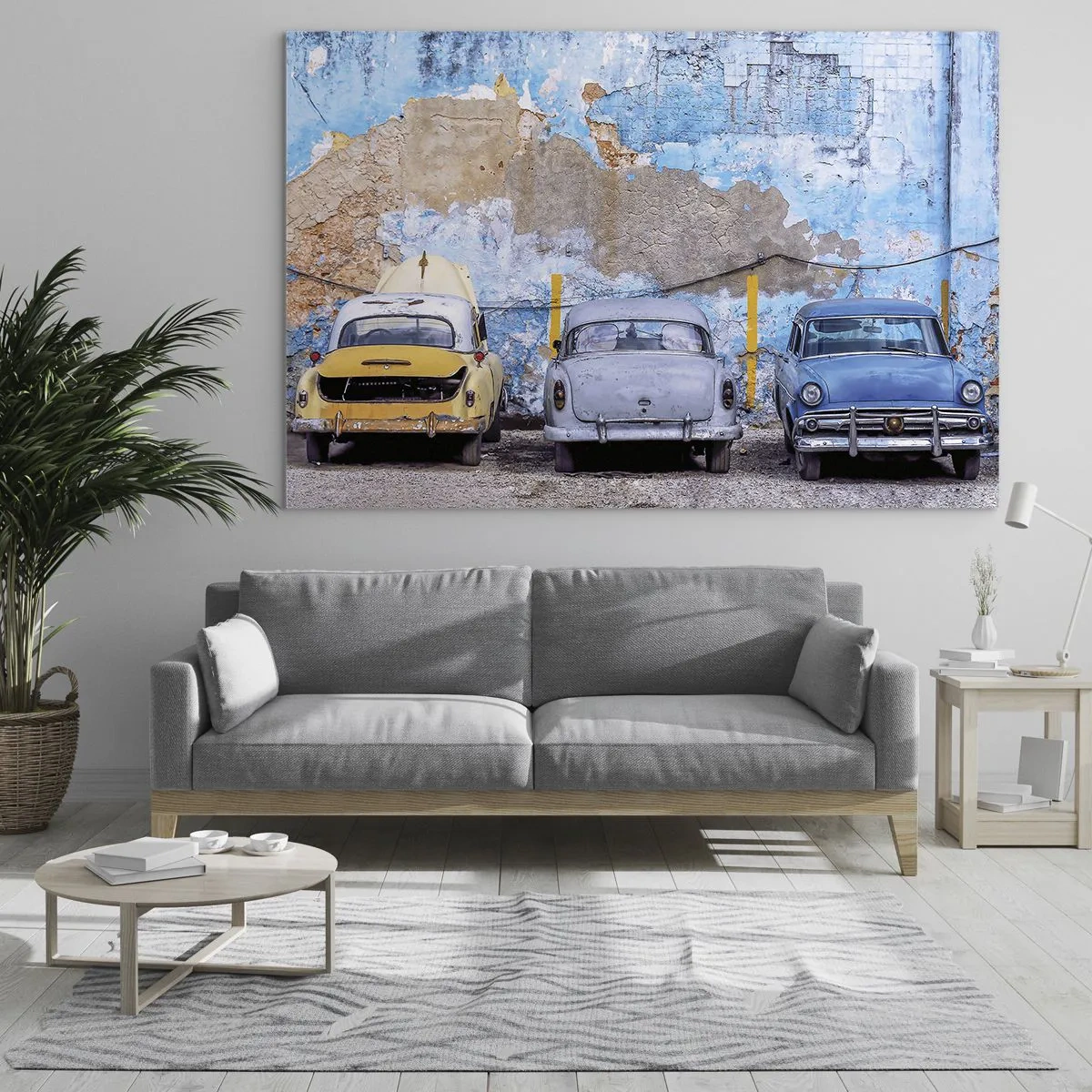 Tablou pe sticlă - Mașini de epocă pe fundalul unui zid în ruine - 70x50cm - Întâlnirea veteranilor - Decorațiune modernă pentru perete pentru living și dormitor ARTTOR
