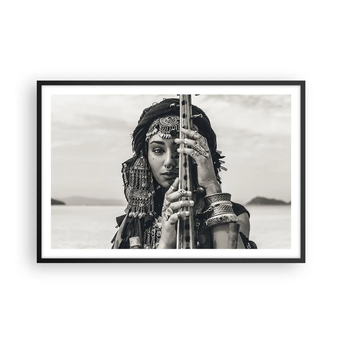 Poster în ramă neagră - Muzica orientală în sine - 91x61 cm