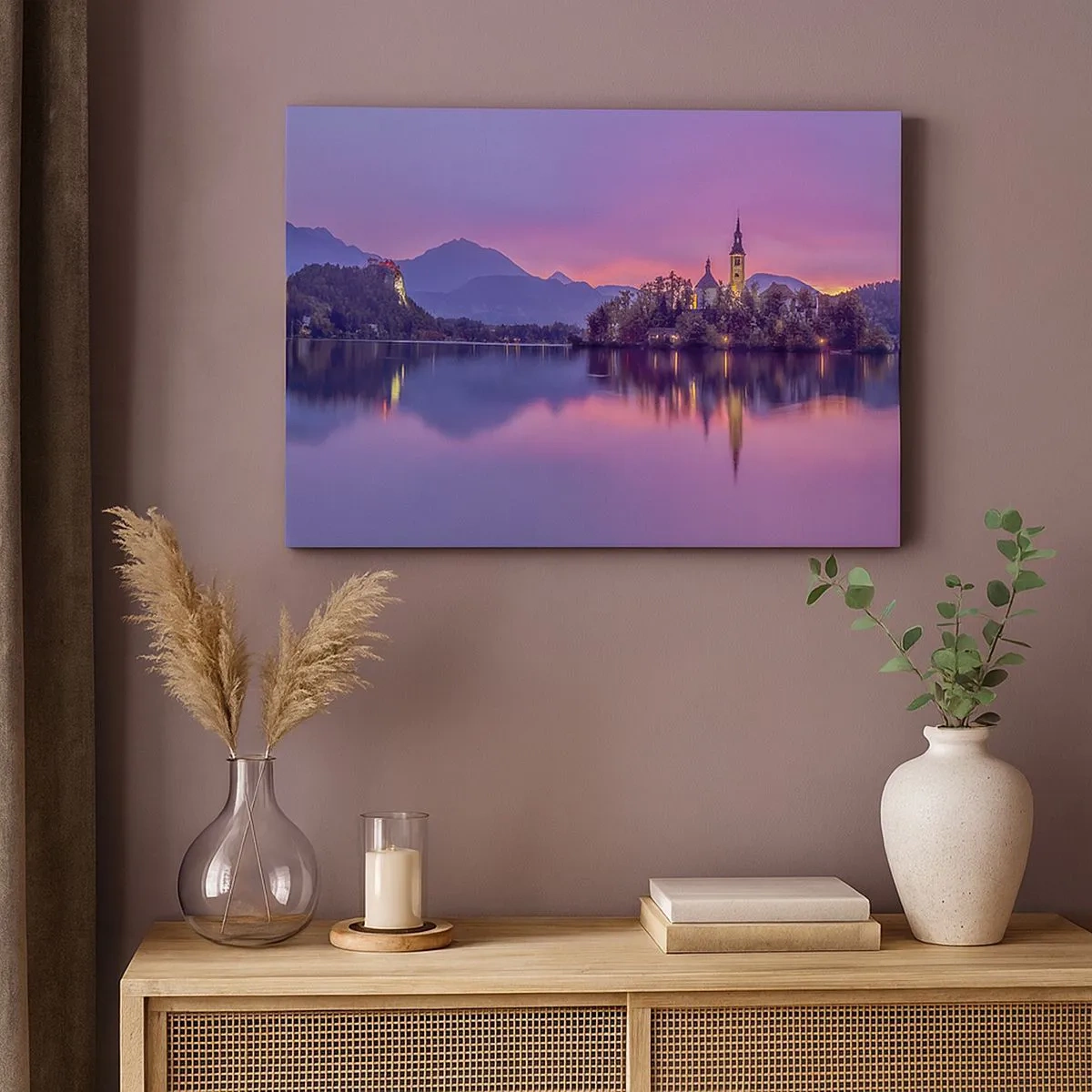 Tablou pe pânză Canvas - Lac cu o insulă și o biserică la apus - 70x50cm - Insulă de basm la apus  - Decorațiune modernă pentru perete pentru living și dormitor ARTTOR