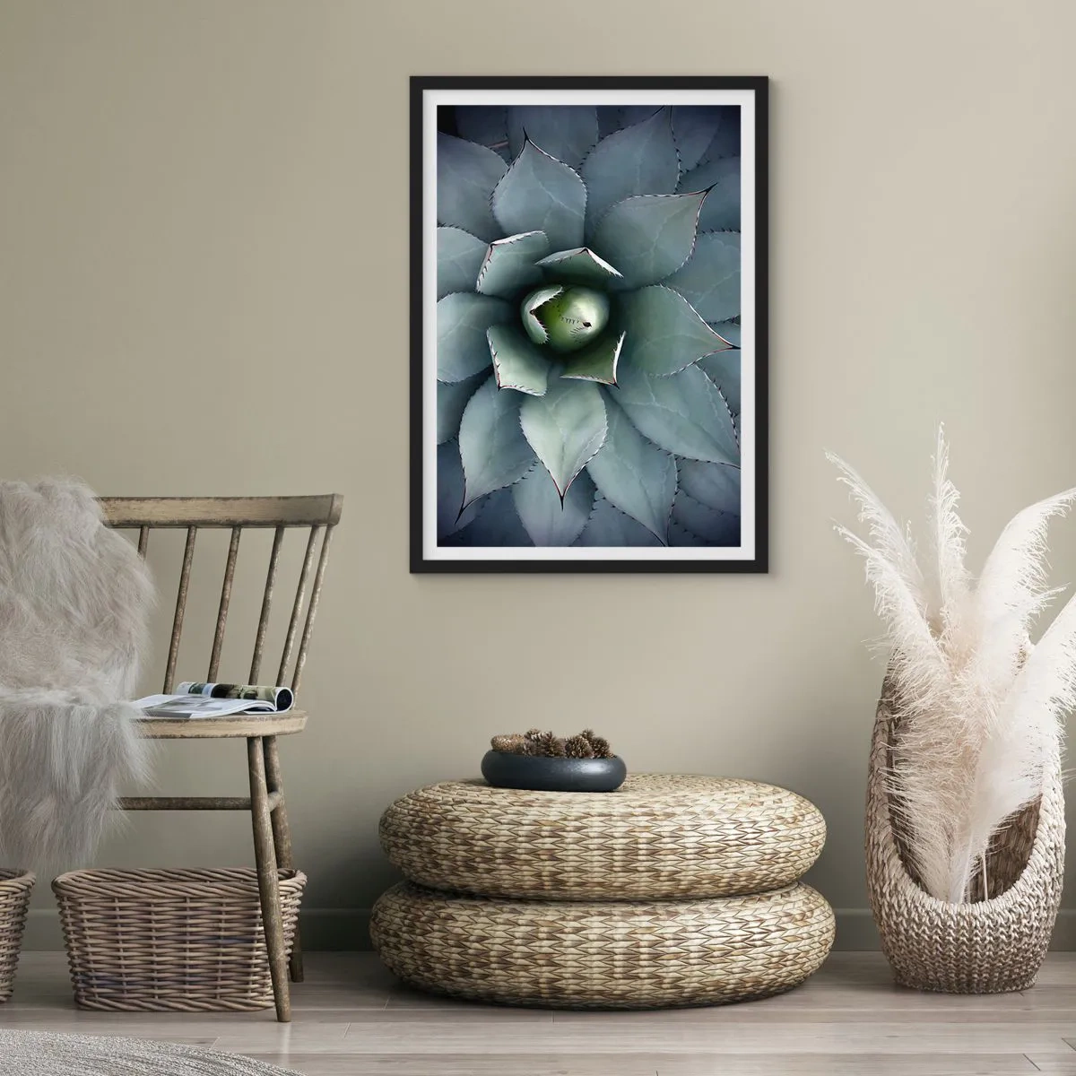 Poster în ramă neagră - Un prim-plan al frunzelor simetrice ale unei suculente în nuanțe de verde. - 50x70cm - Momește și avertizează - Decorațiune modernă pentru perete pentru living și dormitor ARTTOR