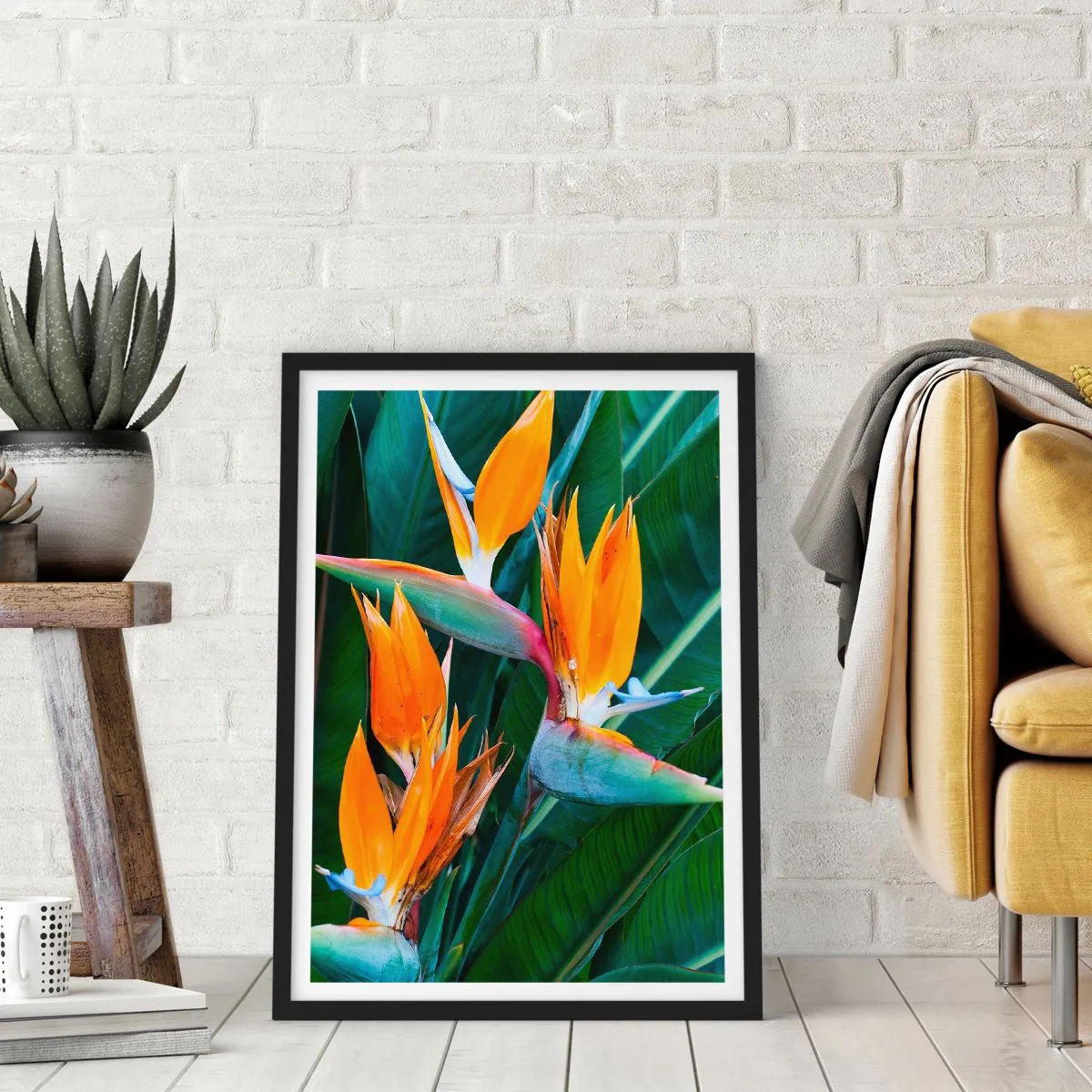 Poster în ramă neagră - Este o floare sau o pasăre? - 61x91 cm