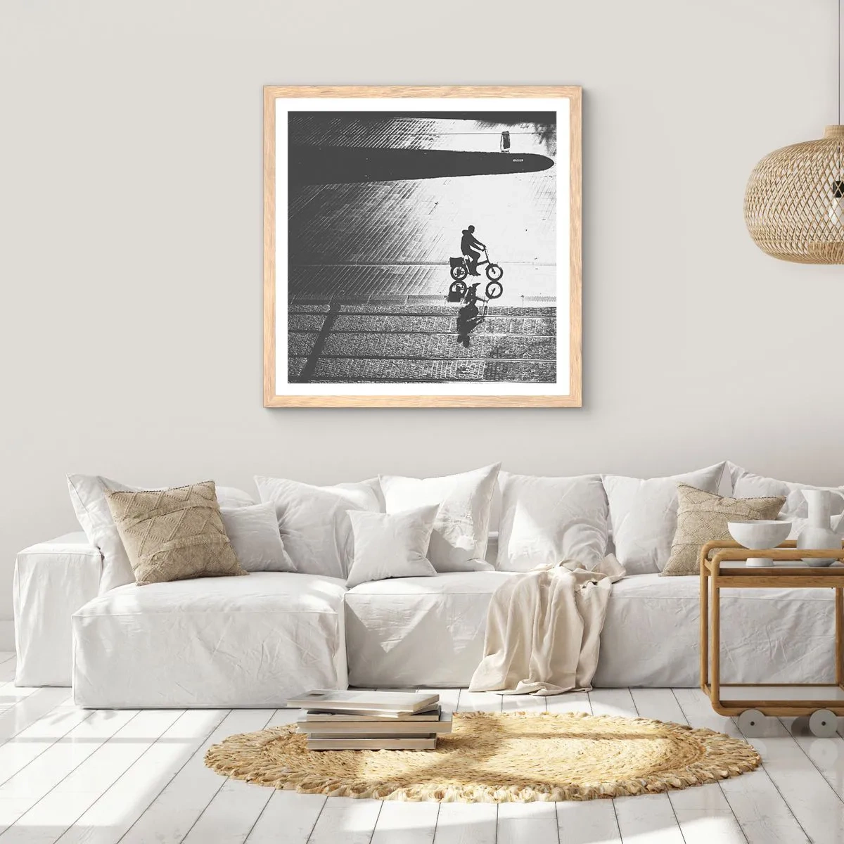 Poster în ramă de stejar deschis - Înainte, prin oraș - 50x50 cm