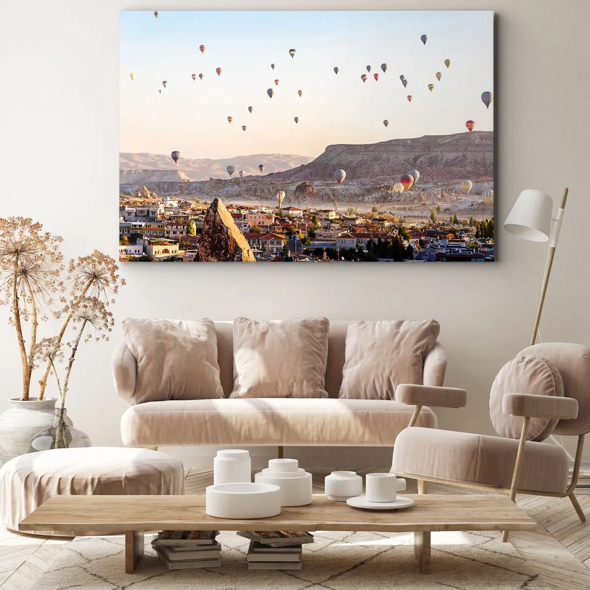 Tablou pe pânză Canvas - Cappadocia cu baloane pe fundalul dealurilor pitorești - 70x50cm - Ca niște nave pe cer - Decorațiune modernă pentru perete pentru living și dormitor ARTTOR