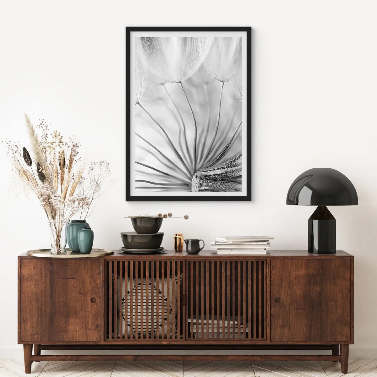 Poster în ramă neagră - Fotografie macro alb-negru a unei păpădii cu detalii subtile - 50x70cm - Suflarea zmeilor - Decorațiune modernă pentru perete pentru living și dormitor ARTTOR