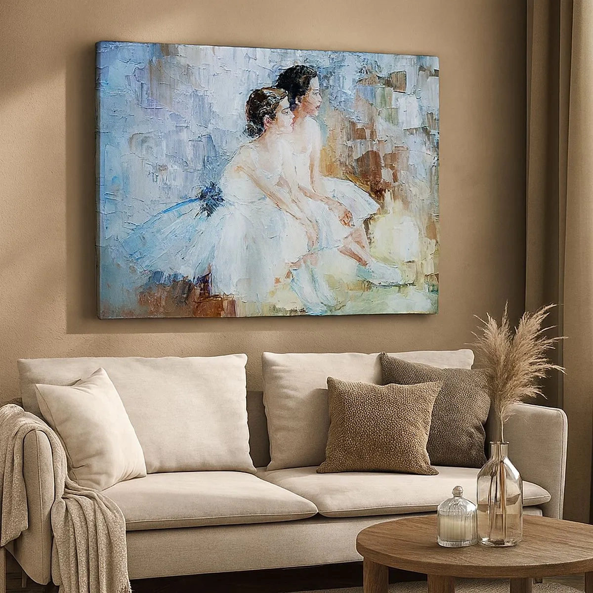 Tablou pe pânză Canvas - Două balerine în costume albe se relaxează pe un fundal pastel. - 70x50cm - Odihna lebedelor tinere - Decorațiune modernă pentru perete pentru living și dormitor ARTTOR
