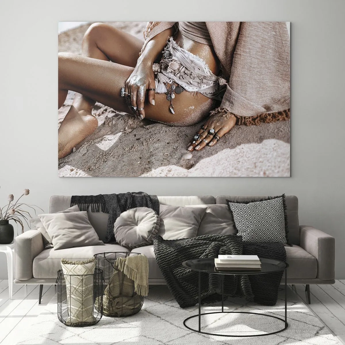 Tablou pe sticlă - Siluetă feminină pe o plajă cu nisip - 70x50cm - Aruncată de valuri? - Decorațiune modernă pentru perete pentru living și dormitor ARTTOR