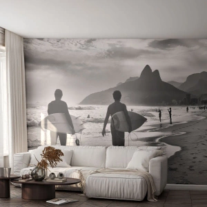Tapet Standard Eco - Surferi pe plajă la apus, în alb și negru - 100x70cm - Samba pentru un val - Decorațiune modernă pentru perete pentru living și dormitor ARTTOR
