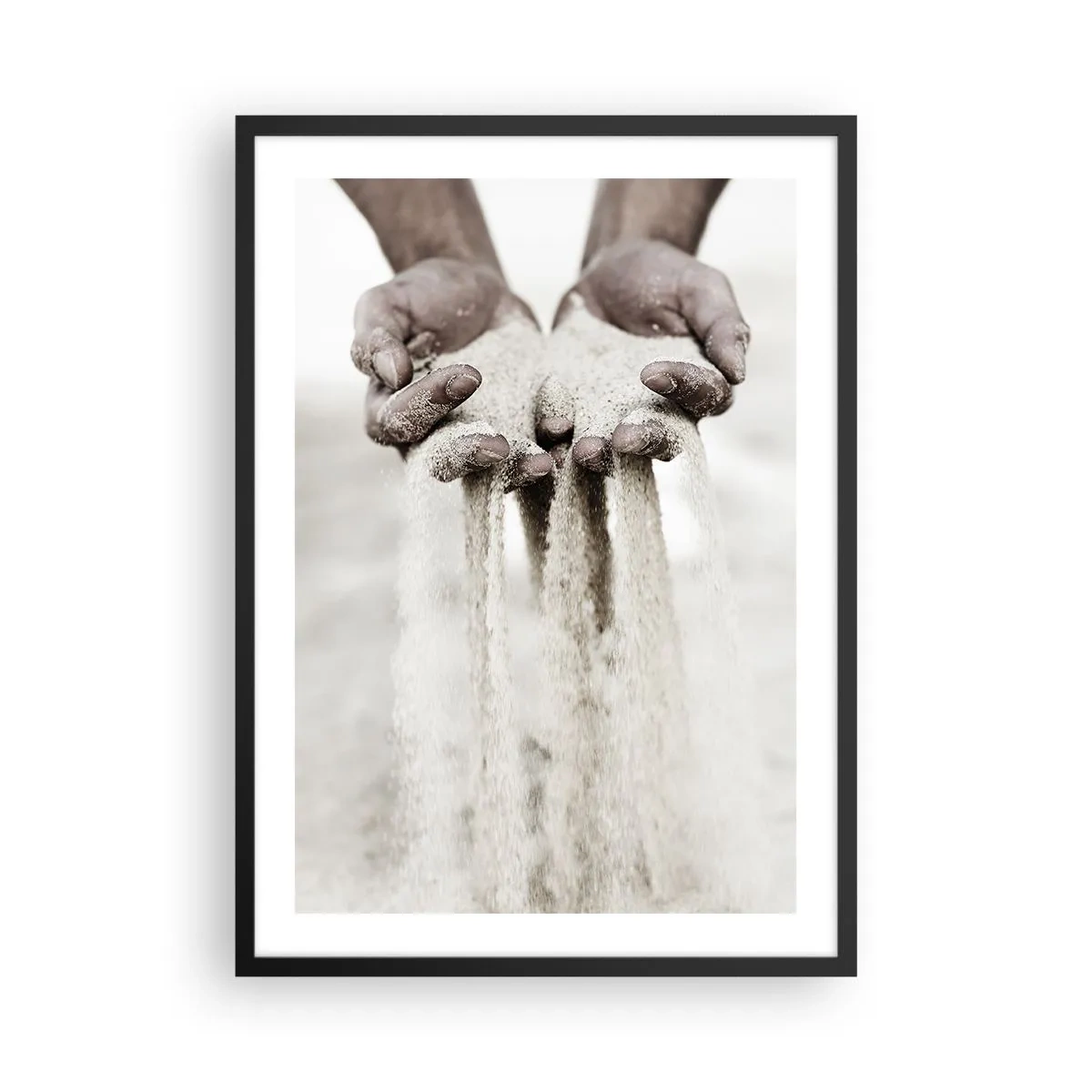 Poster în ramă neagră - Mâini care țin nisip, simbolizând trecătoarea și fragilitatea momentului - 50x70cm - Cu aceste mâini... - Decorațiune modernă pentru perete pentru living și dormitor ARTTOR
