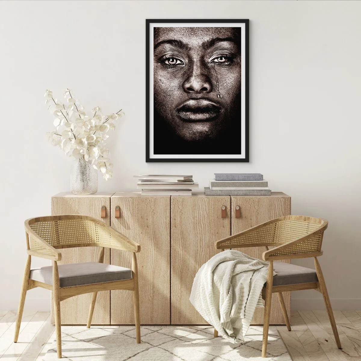 Poster în ramă neagră - Portretul unei fețe cu o lacrimă expresivă în stil monocrom - 50x70cm - O singură lacrimă - Decorațiune modernă pentru perete pentru living și dormitor ARTTOR