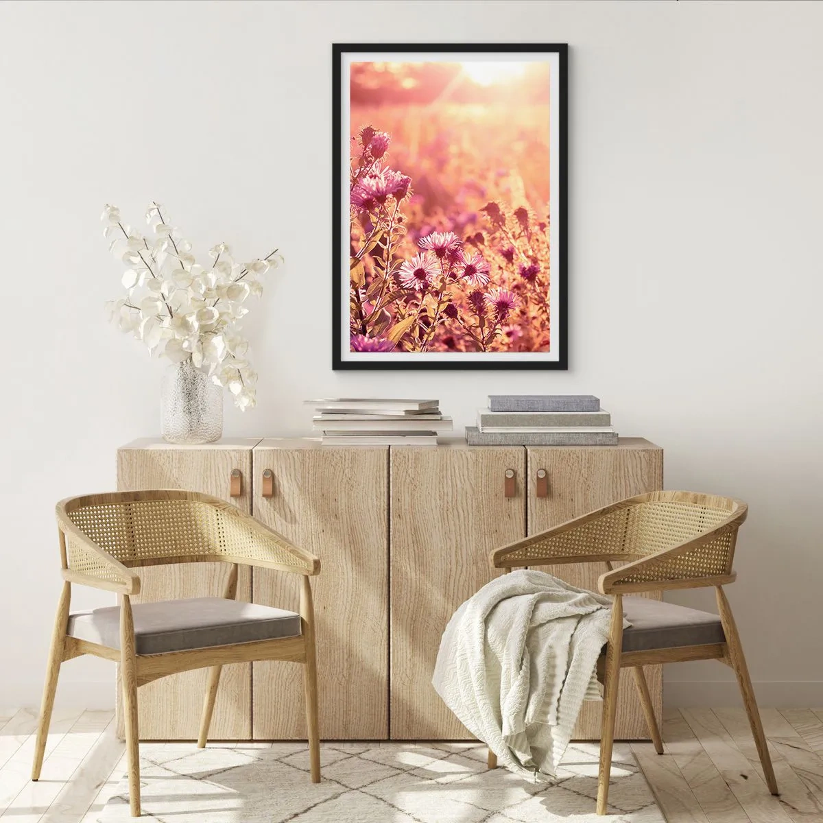 Poster în ramă neagră - Un câmp de flori mov în lumina soarelui care apune - 50x70cm - Înainte ca vara să plece - Decorațiune modernă pentru perete pentru living și dormitor ARTTOR