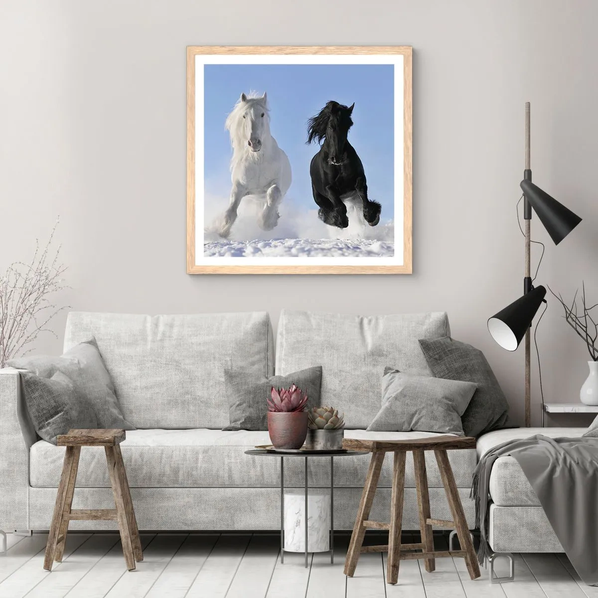 Poster în ramă de stejar deschis - Galop de alb și negru - 30x30 cm
