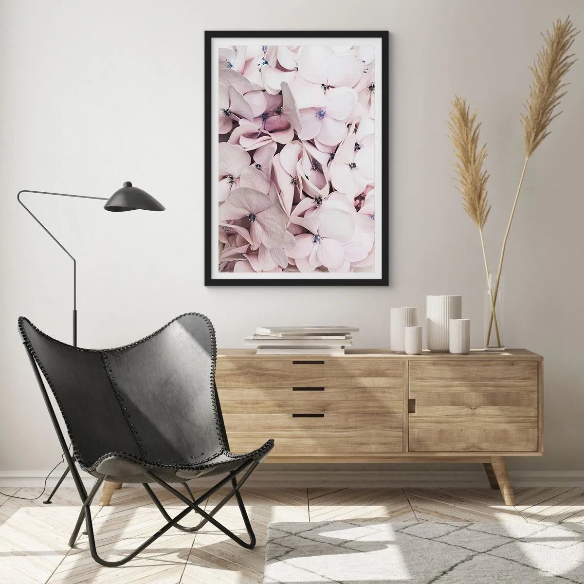 Poster în ramă neagră - Prim-plan delicat cu hortensii pastelate - 50x70cm - Într-un potop de flori - Decorațiune modernă pentru perete pentru living și dormitor ARTTOR