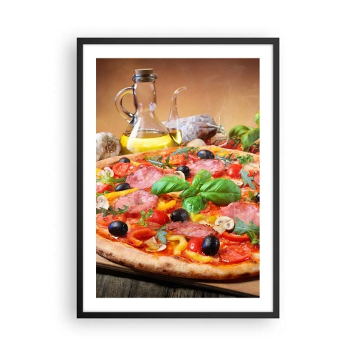 Poster în ramă neagră - Pizza apetisantă cu măsline și ierburi pe o masă de lemn - 50x70cm - Cu o adevărată aromă italiană - Decorațiune modernă pentru perete pentru living și dormitor ARTTOR
