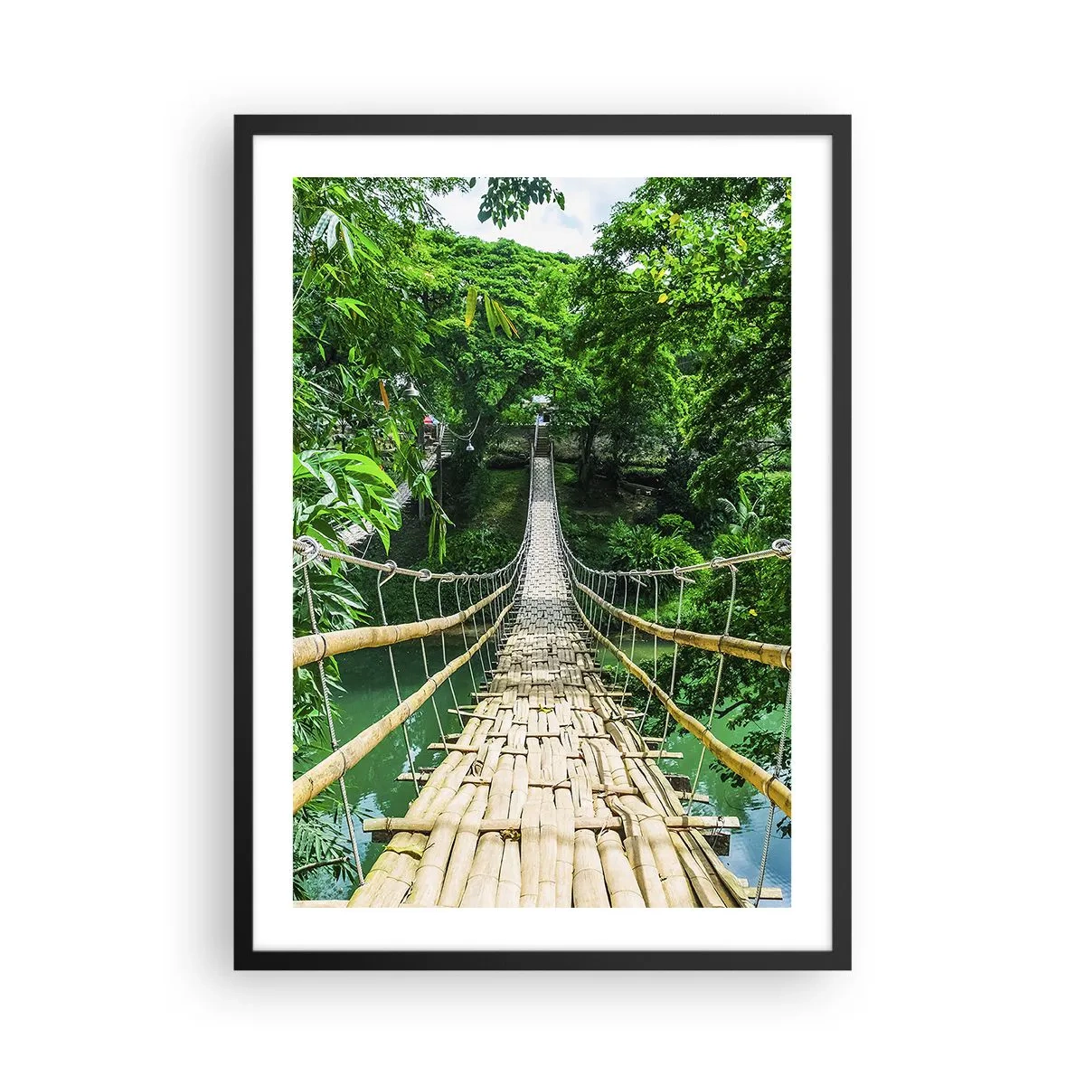 Poster în ramă neagră - Un pod suspendat din bambus înconjurat de vegetație tropicală - 50x70cm - Pod de maimuțe peste verdeață - Decorațiune modernă pentru perete pentru living și dormitor ARTTOR