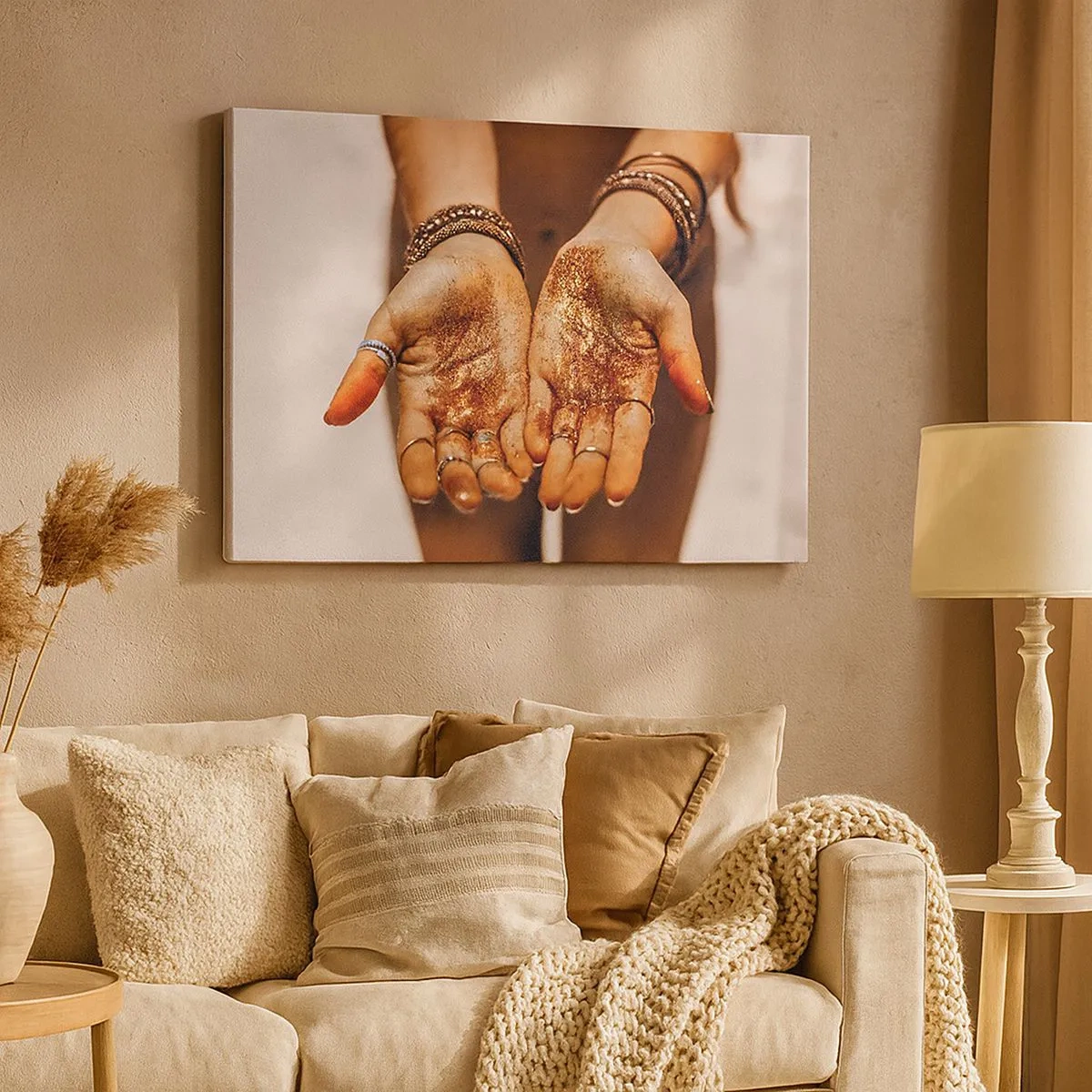 Tablou pe pânză Canvas - Prim-plan cu mâini cu sclipici în nuanțe calde - 70x50cm - Un cadou pentru tine - Decorațiune modernă pentru perete pentru living și dormitor ARTTOR