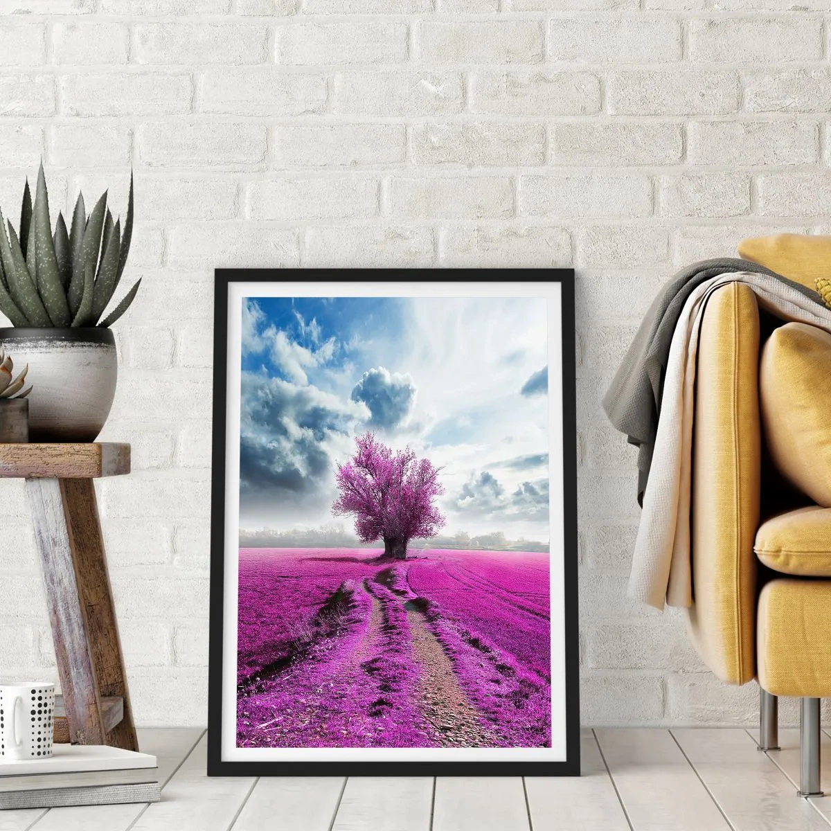 Poster în ramă neagră - Un copac într-un câmp în nuanțe de violet - 50x70cm - Câmpul cu iarbă neagră - Decorațiune modernă pentru perete pentru living și dormitor ARTTOR