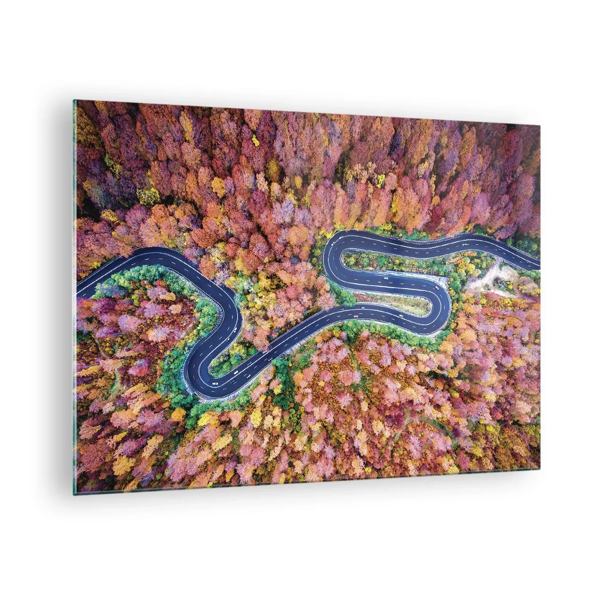 Tablou pe sticlă - O vedere de sus a unui drum șerpuitor printre copaci colorați de toamnă - 70x50cm - Un drum șerpuit prin pădure - Decorațiune modernă pentru perete pentru living și dormitor ARTTOR