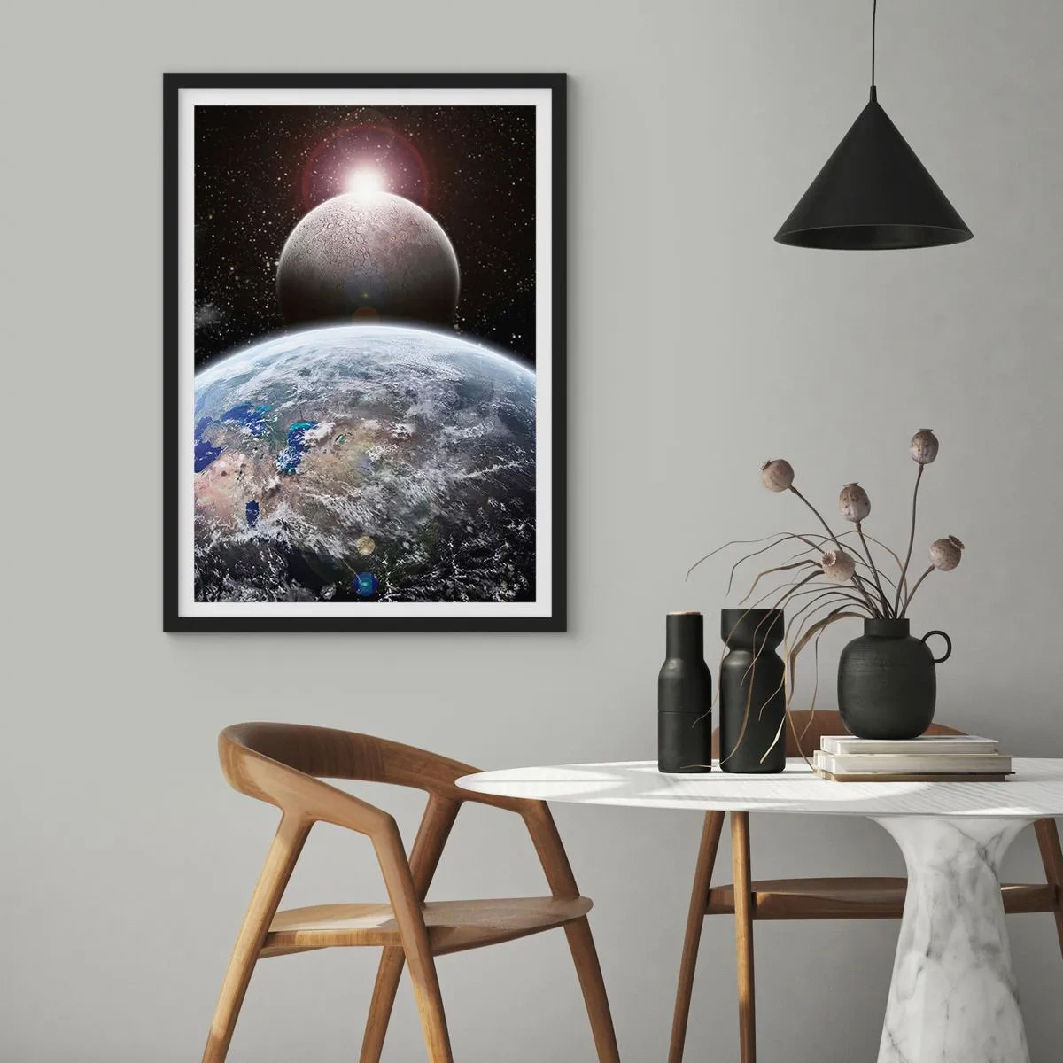 Poster în ramă neagră - Planetele Pământ și Luna în spațiu - 50x70cm - Peisaj cosmic - răsărit de soare - Decorațiune modernă pentru perete pentru living și dormitor ARTTOR
