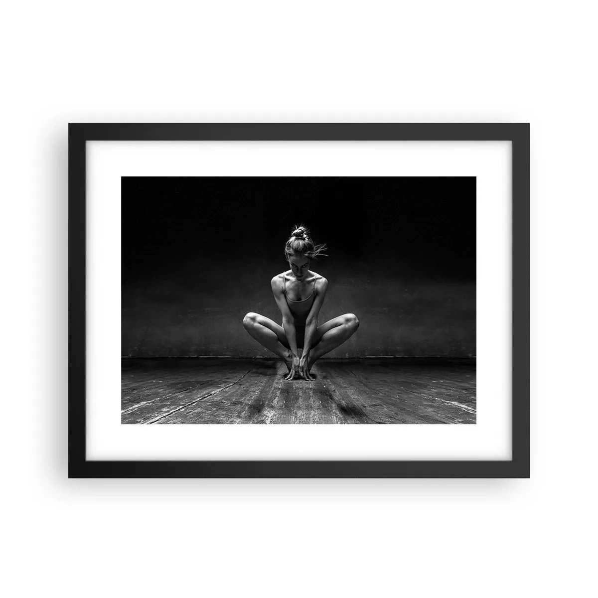 Poster în ramă neagră - Energie de dans concentrată - 40x30 cm