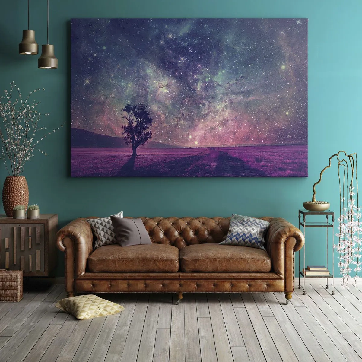 Tablou pe pânză Canvas - Un copac pe un cer înstelat în culori violet și albastru - 70x50cm - Sub un cer magic - Decorațiune modernă pentru perete pentru living și dormitor ARTTOR