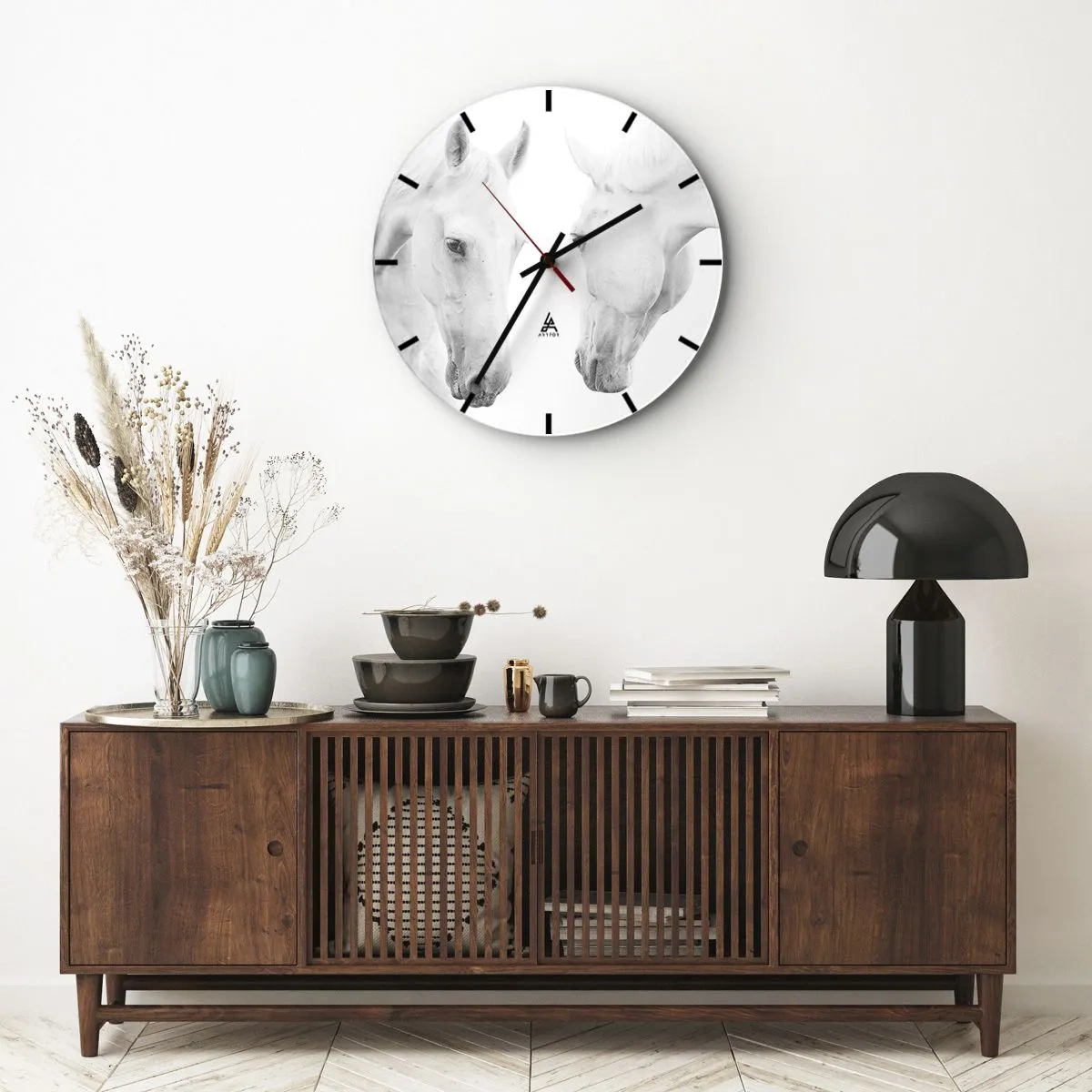 Ceas de perete - Ceas pe sticlă - Doi cai albi stând unul față în față pe un fundal alb - 30x30cm - Este aceasta o prietenie...? - Decorațiune modernă pentru perete pentru living, bucătărie și dormitor ARTTOR