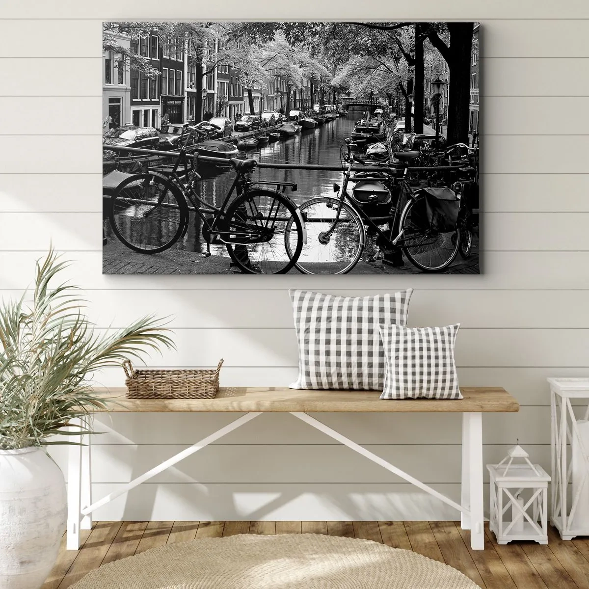 Tablou pe pânză Canvas - Canal cu biciclete în fotografie alb-negru - 70x50cm - O perspectivă foarte olandeză - Decorațiune modernă pentru perete pentru living și dormitor ARTTOR