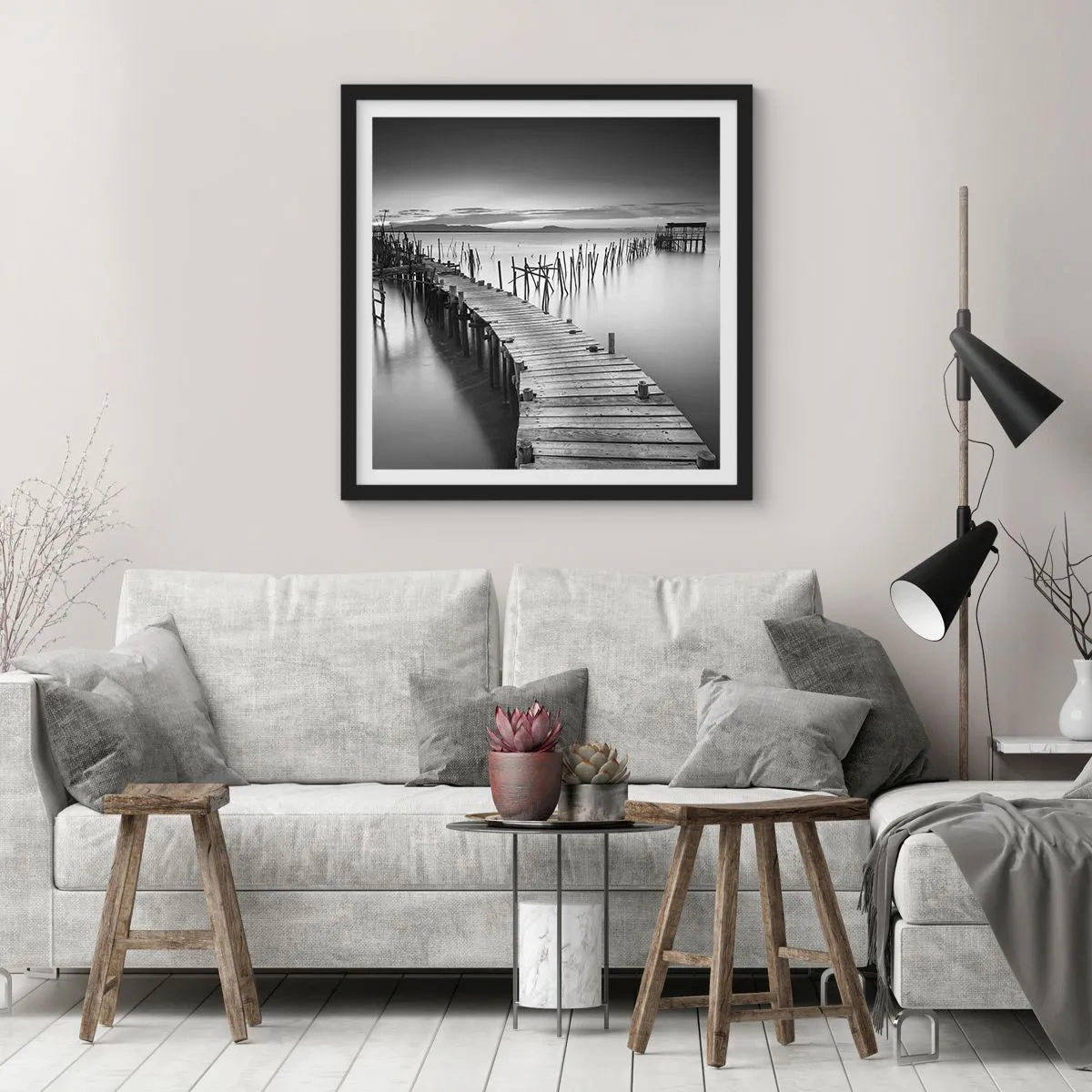 Poster în ramă neagră - Liniștea unui țărm uitat - 30x30 cm