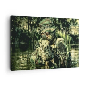 Tablou pe pânză Canvas - Un soldat în camuflaj țintește prin apă. - 70x50cm - Cel mai bun dintre cei mai buni - Decorațiune modernă pentru perete pentru living și dormitor ARTTOR