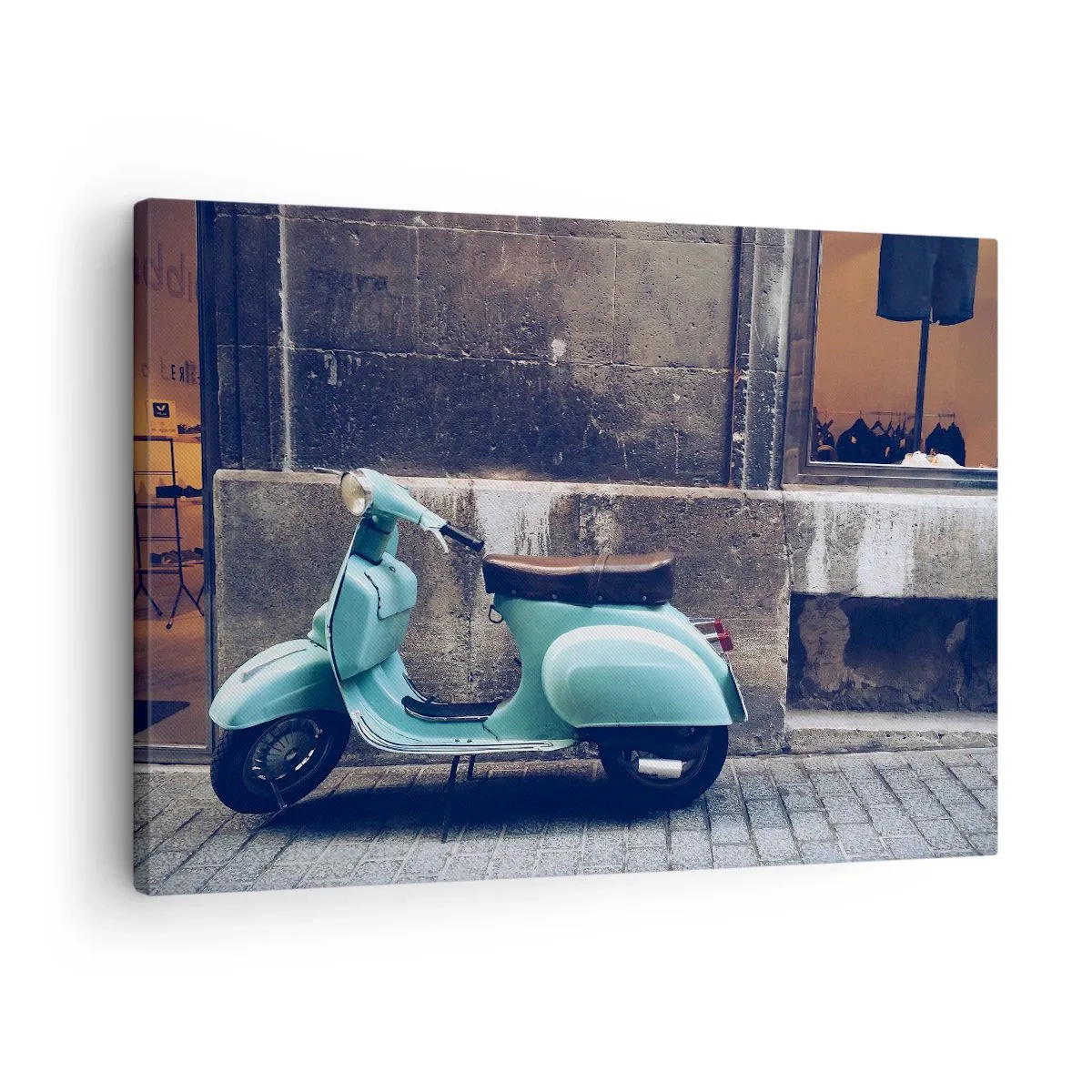 Tablou pe pânză Canvas - Un scuter retro parcat lângă un zid de piatră - 70x50cm - Atmosferă de neuitat - Decorațiune modernă pentru perete pentru living și dormitor ARTTOR