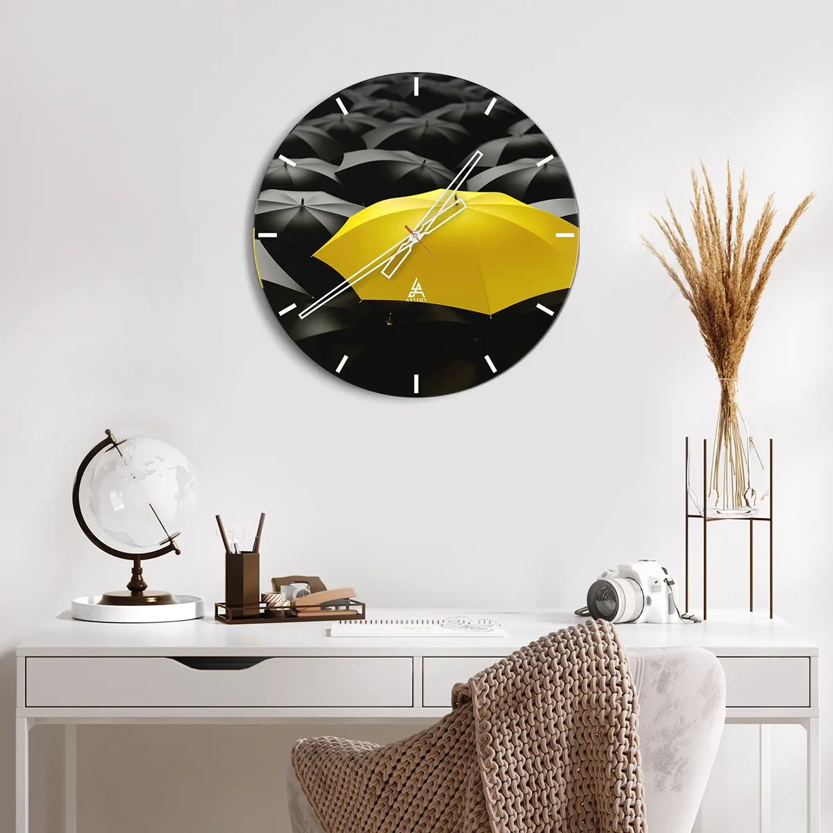 Ceas de perete - Ceas pe sticlă - O umbrelă galbenă iese în evidență pe fundalul negru - 30x30cm - La revedere, tristețe - Decorațiune modernă pentru perete pentru living, bucătărie și dormitor ARTTOR