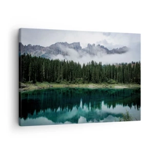 Tablou pe pânză Canvas - Un peisaj montan cu o pădure și un lac care reflectă cerul - 70x50cm - Liniște, liniște, să nu trezim apa care doarme... - Decorațiune modernă pentru perete pentru living și dormitor ARTTOR