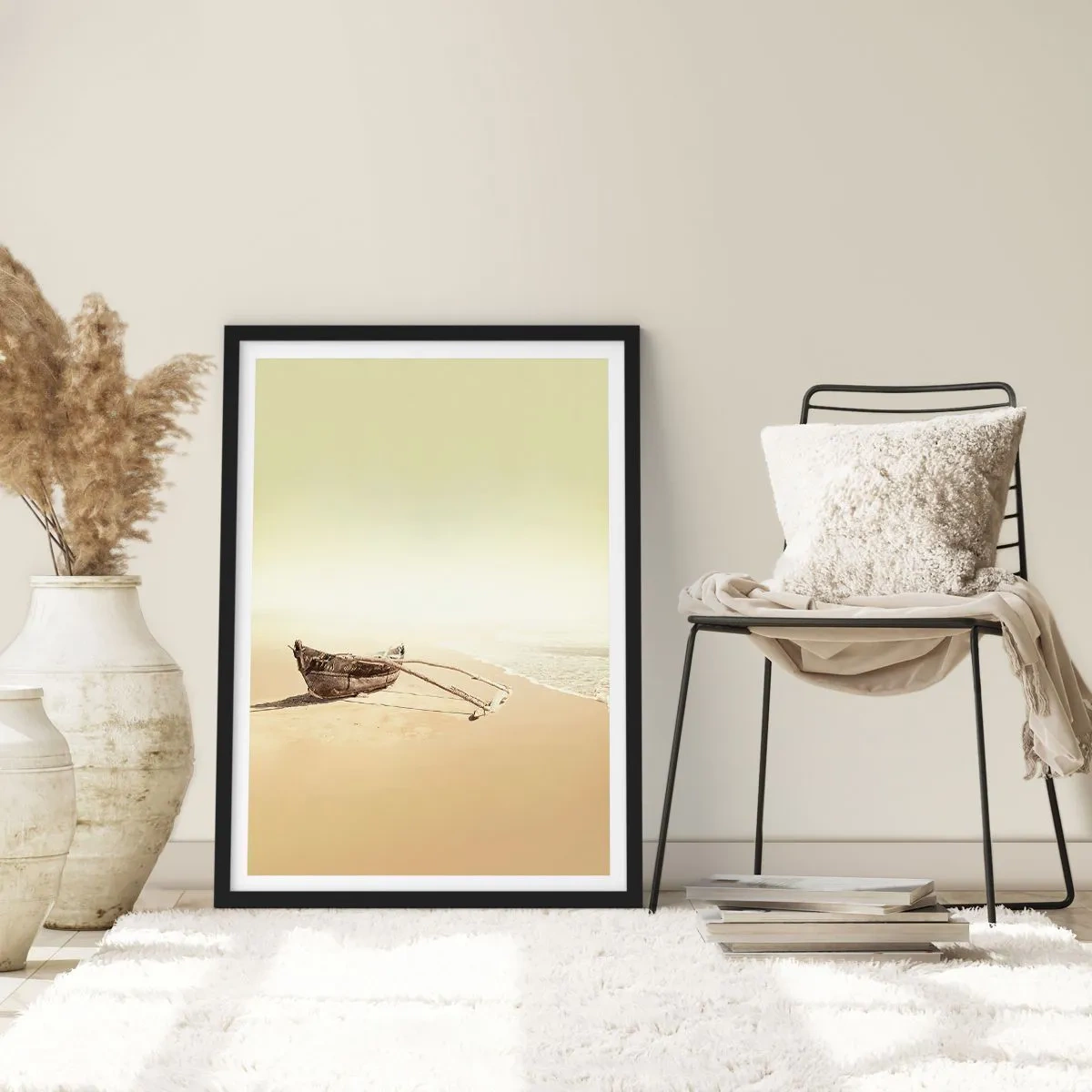 Poster în ramă neagră - O barcă singuratică din lemn pe o plajă pustie, în culori pastelate. - 50x70cm - O amintire din Mările Sudului - Decorațiune modernă pentru perete pentru living și dormitor ARTTOR