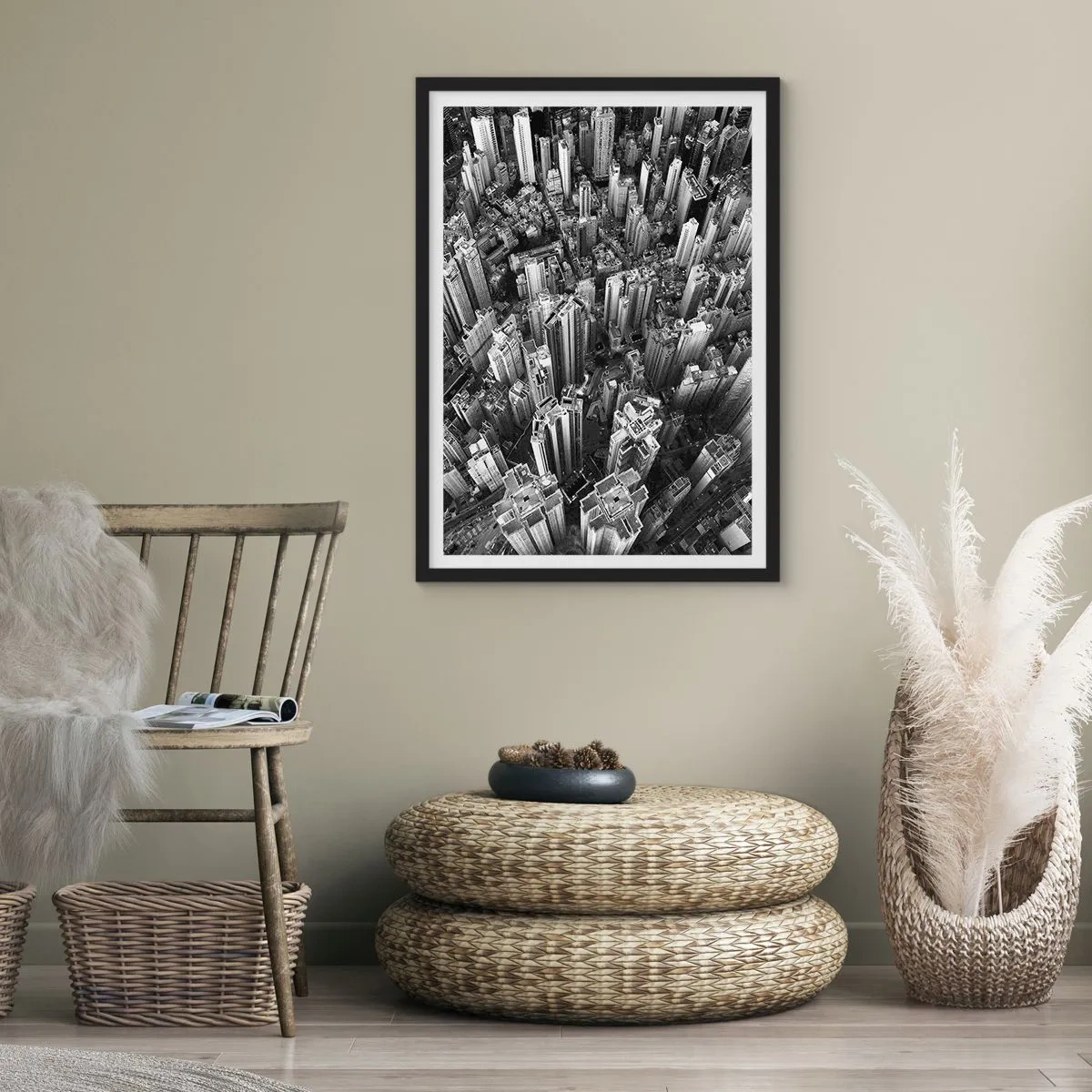 Poster în ramă neagră - Vedere aeriană a zgârie-norilor orașului în alb și negru - 50x70cm - Din ce în ce mai sus - Decorațiune modernă pentru perete pentru living și dormitor ARTTOR