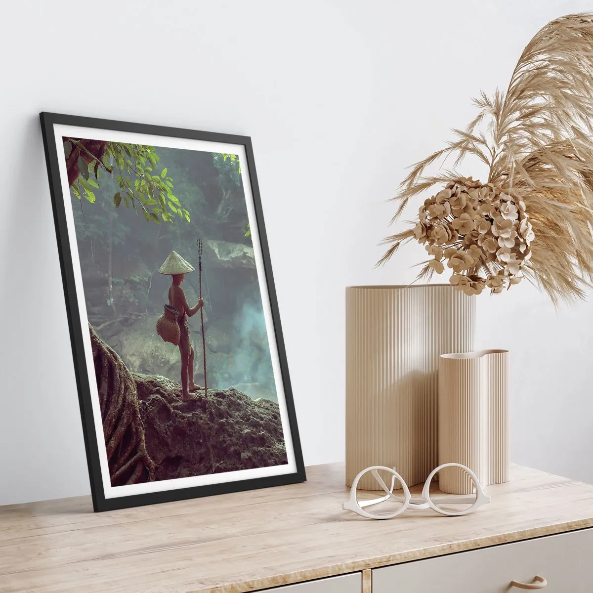 Poster în ramă neagră - Un băiat în pădure cu o undiță și un coș în spate - 50x70cm - Prietenul naturii - Decorațiune modernă pentru perete pentru living și dormitor ARTTOR