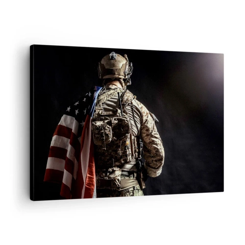 Tablou pe pânză Canvas - Un soldat în uniformă cu un steag pe un fundal întunecat - 70x50cm - D-aia - Decorațiune modernă pentru perete pentru living și dormitor ARTTOR