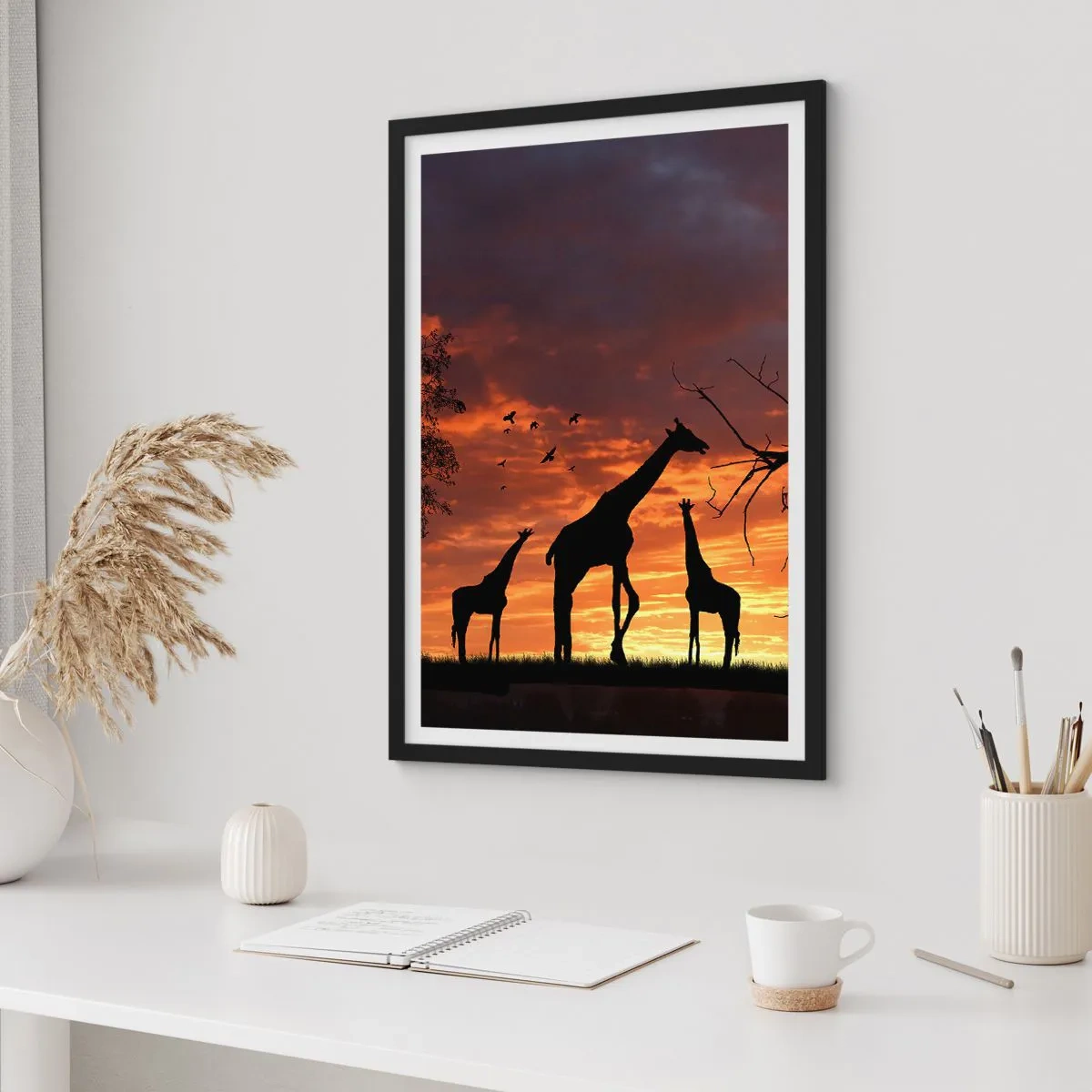Poster în ramă neagră - Siluete de girafe la apus - 50x70cm - O mică cină cu cei dragi - Decorațiune modernă pentru perete pentru living și dormitor ARTTOR