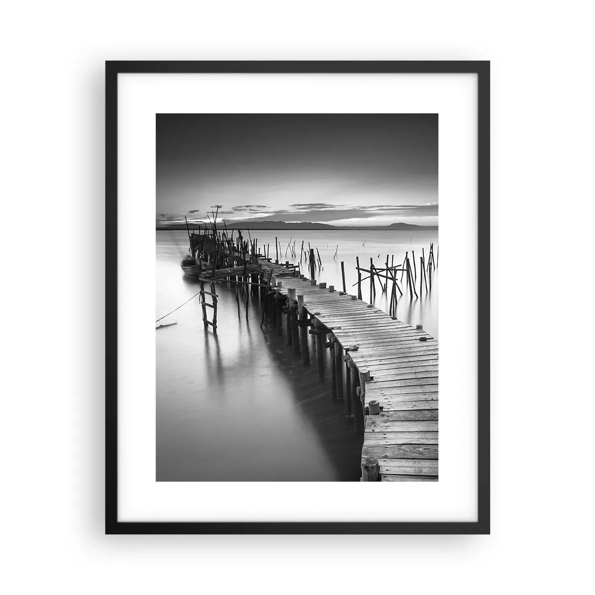 Poster în ramă neagră - Liniștea unui țărm uitat - 40x50 cm