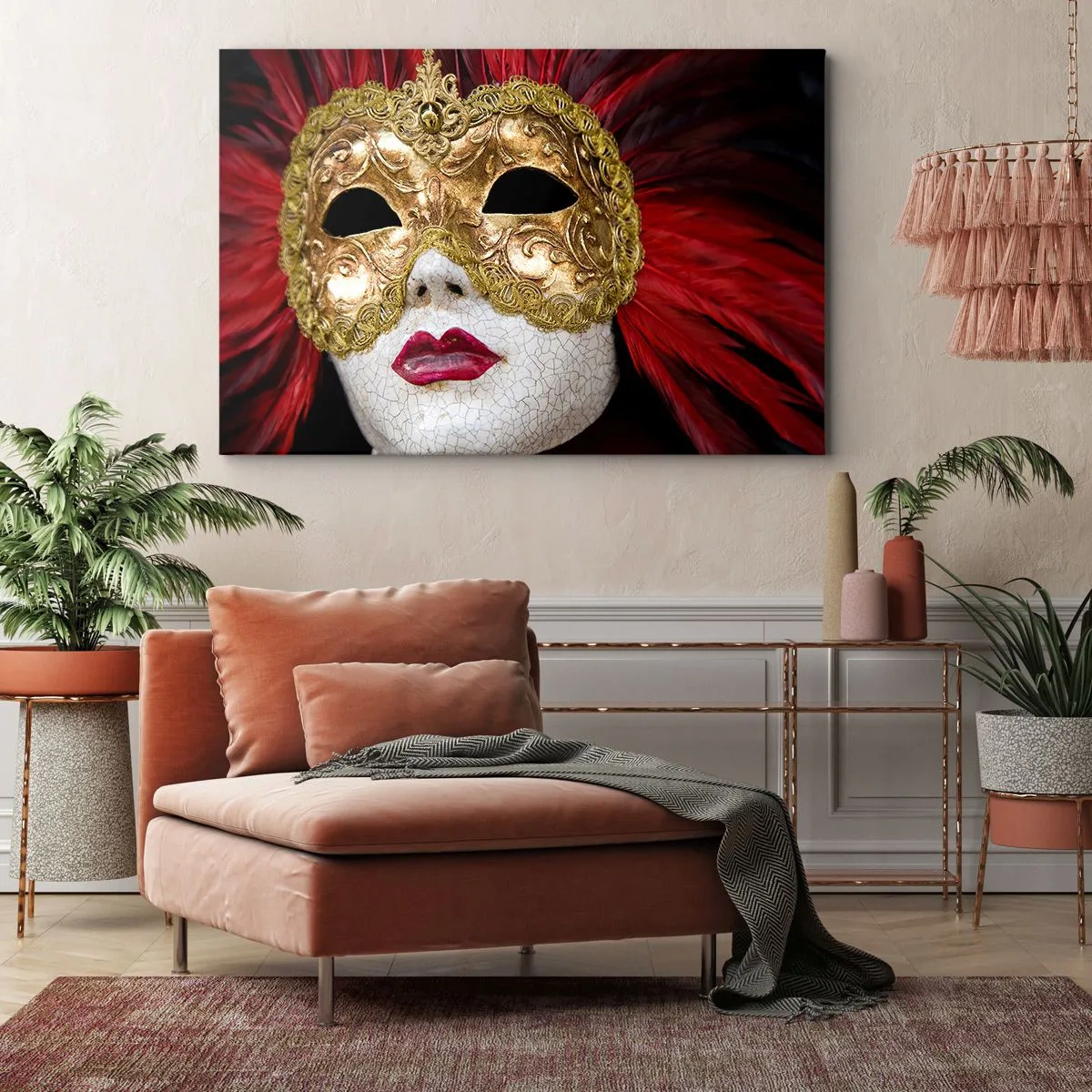 Tablou pe pânză Canvas - Mască venețiană de aur cu pene roșii - 70x50cm - Promisiunea unei aventuri de carnaval - Decorațiune modernă pentru perete pentru living și dormitor ARTTOR