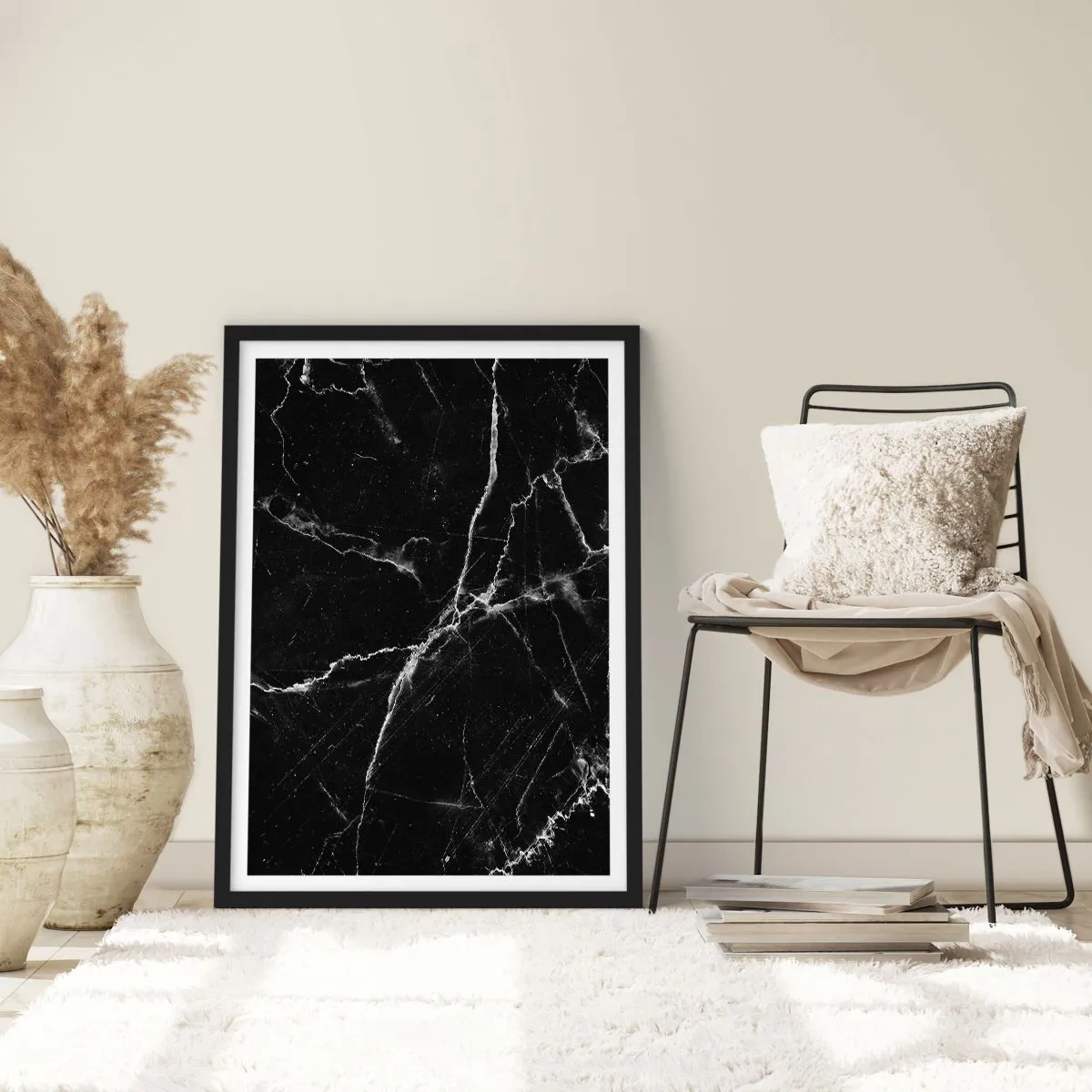 Poster în ramă neagră - Viața secretă a unei pietre - 61x91 cm