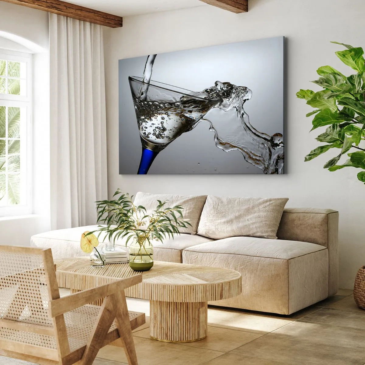 Tablou pe pânză Canvas - Un pahar cu apă în mișcare pe un fundal deschis - 70x50cm - Apă pură în sticlă de cristal - Decorațiune modernă pentru perete pentru living și dormitor ARTTOR