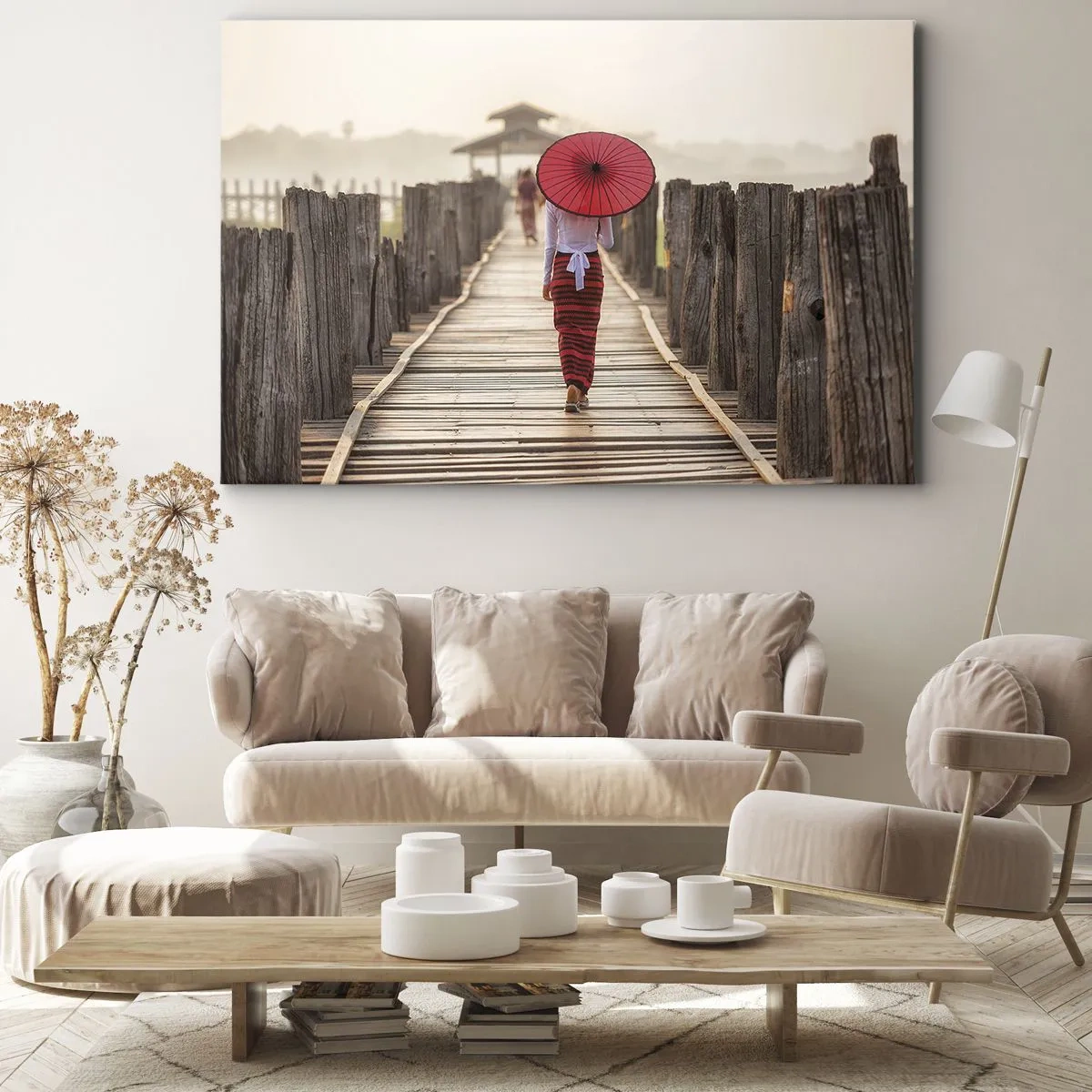 Tablou pe pânză Canvas - O femeie cu o umbrelă roșie pe un pod de lemn - 70x50cm - Pe podul vechi - Decorațiune modernă pentru perete pentru living și dormitor ARTTOR