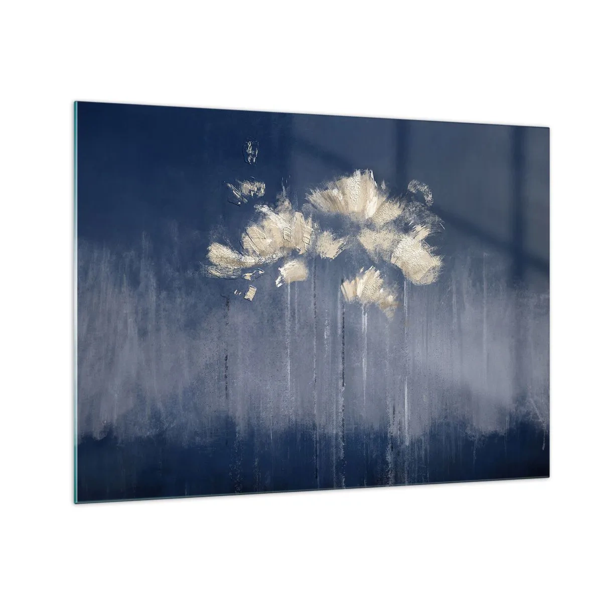 Tablou pe sticlă - Aranjament floral abstract auriu pe fundal bleumarin - 70x50cm - Ca petalele în vânt - Decorațiune modernă pentru perete pentru living și dormitor ARTTOR