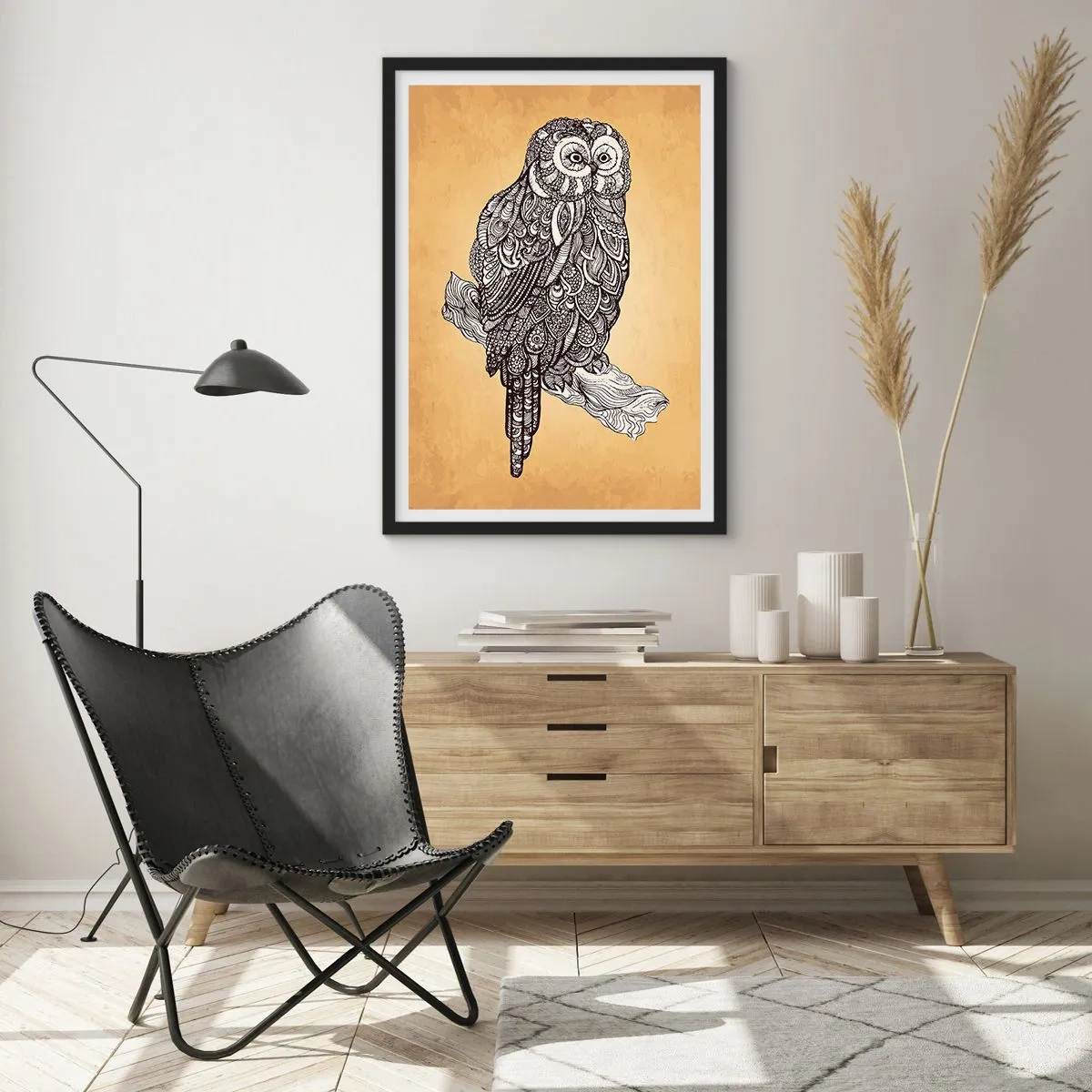 Poster în ramă neagră - O bufniță stilizată într-un model ornamental pe un fundal bej. - 50x70cm - Ornamente complicate de înțelepciune - Decorațiune modernă pentru perete pentru living și dormitor ARTTOR