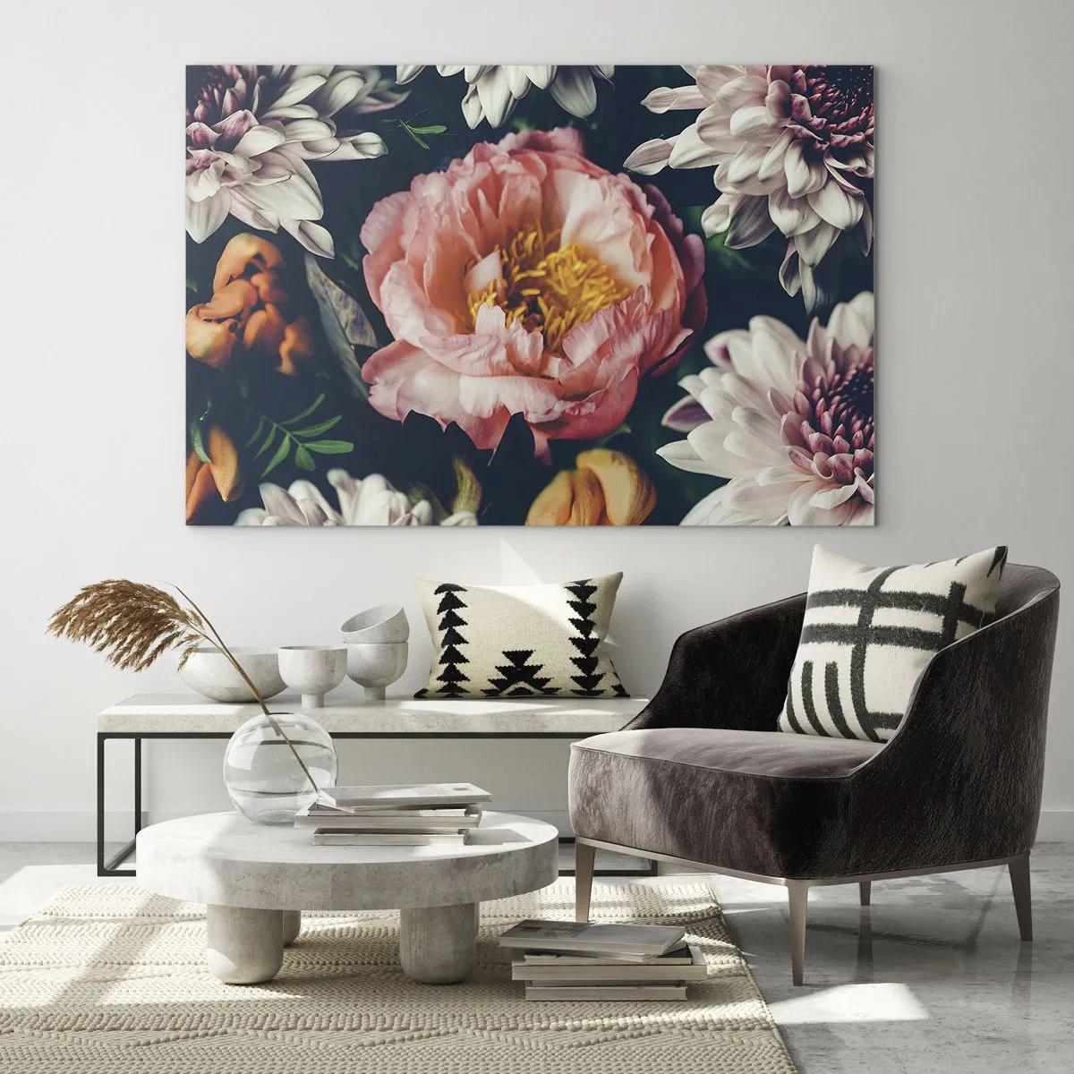 Tablou pe sticlă - Prim-plan cu bujori și crizanteme în nuanțe pastelate - 70x50cm - Cu splendoare barocă - Decorațiune modernă pentru perete pentru living și dormitor ARTTOR