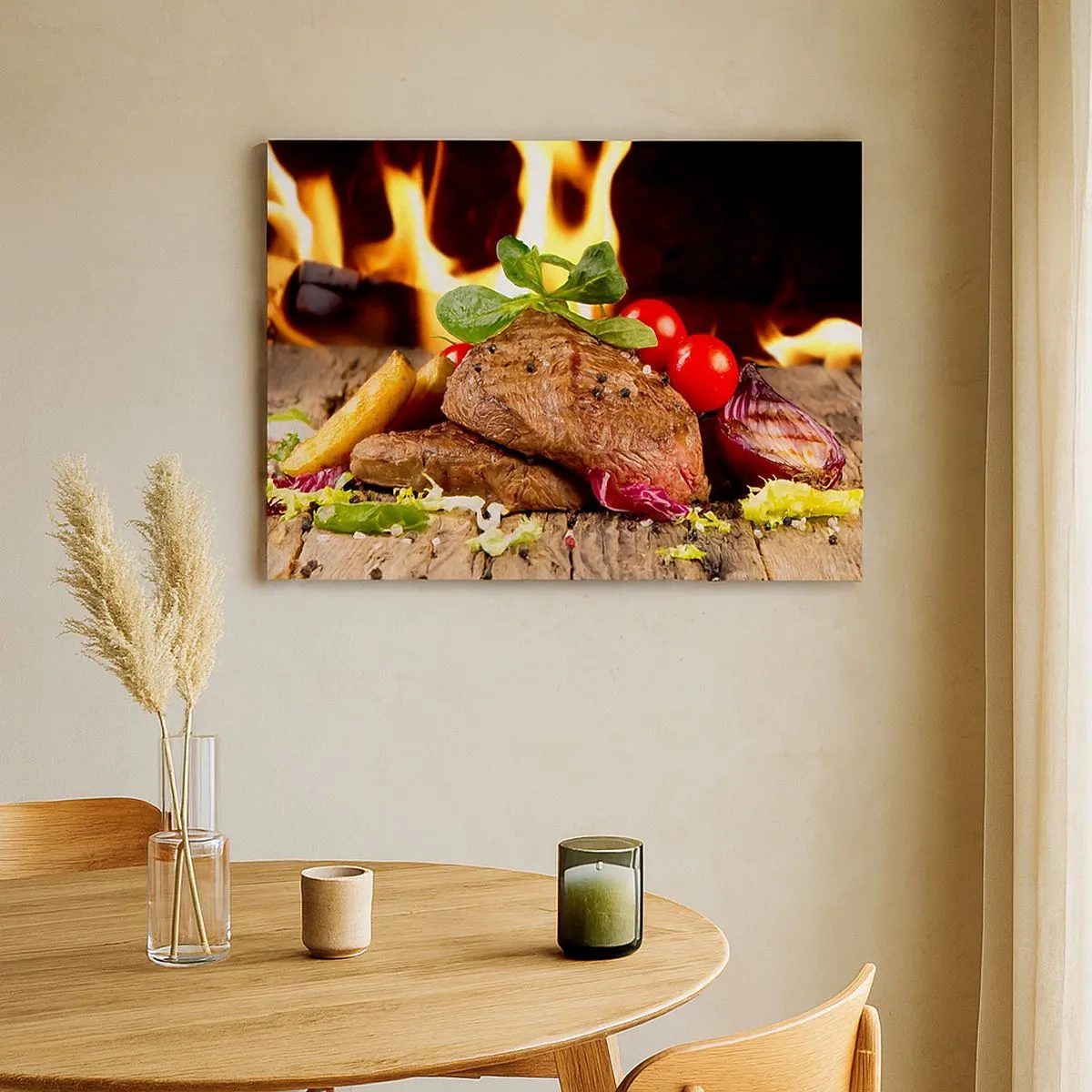 Tablou pe pânză Canvas - Friptură la grătar cu garnituri pe fundalul flăcărilor - 70x50cm - Înconjurată de ardoare - Decorațiune modernă pentru perete pentru living și dormitor ARTTOR