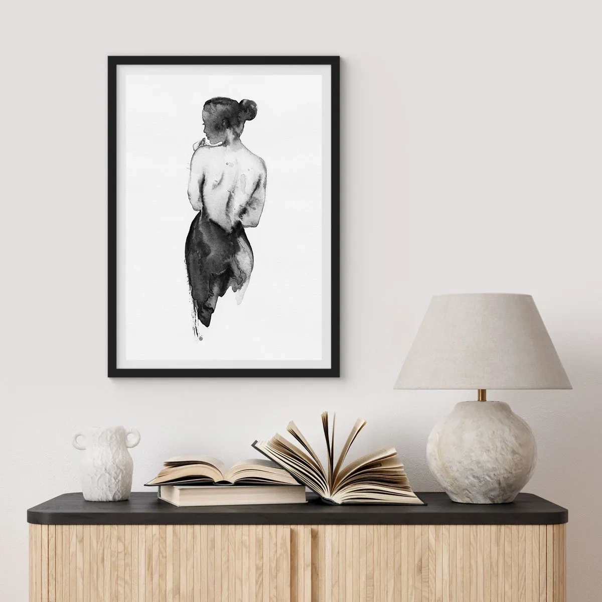 Poster în ramă neagră - Siluetă de femeie în acuarelă neagră pe fundal alb - 50x70cm - Cu ea lumea dispare - Decorațiune modernă pentru perete pentru living și dormitor ARTTOR