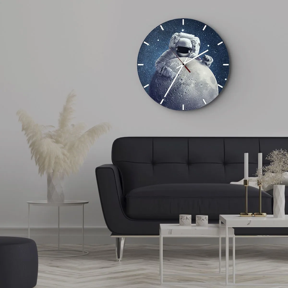 Ceas de perete - Ceas pe sticlă - Astronautul ține luna pe fundalul spațiului - 30x30cm - Glumeț spațial - Decorațiune modernă pentru perete pentru living, bucătărie și dormitor ARTTOR