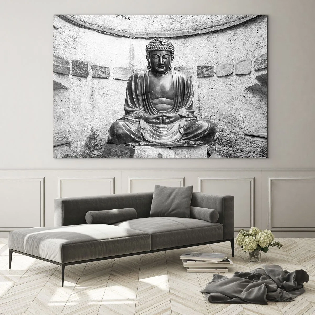Tablou pe sticlă - Statuie alb-negru a lui Buddha într-o poză meditativă - 70x50cm - La sursa păcii - Decorațiune modernă pentru perete pentru living și dormitor ARTTOR