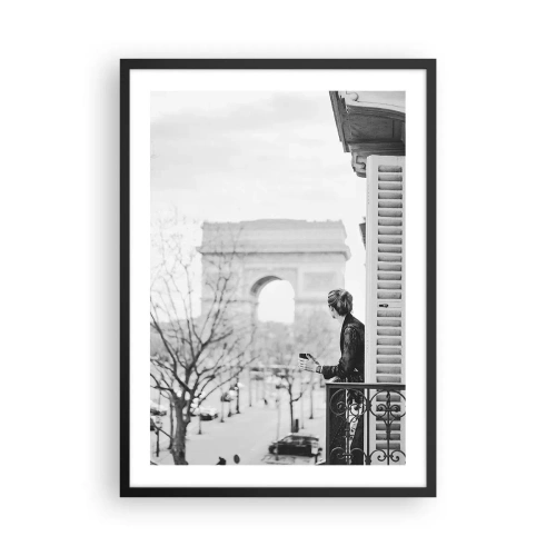 Poster în ramă neagră - Bărbat la balcon cu vedere la Arcul de Triumf - 50x70cm - Cameră cu vedere - Decorațiune modernă pentru perete pentru living și dormitor ARTTOR