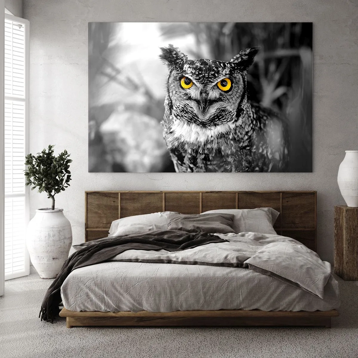 Tablou pe sticlă - O bufniță cu ochi galbeni pe un fundal alb-negru - 70x50cm - Nimic nu poate fi ascuns - Decorațiune modernă pentru perete pentru living și dormitor ARTTOR